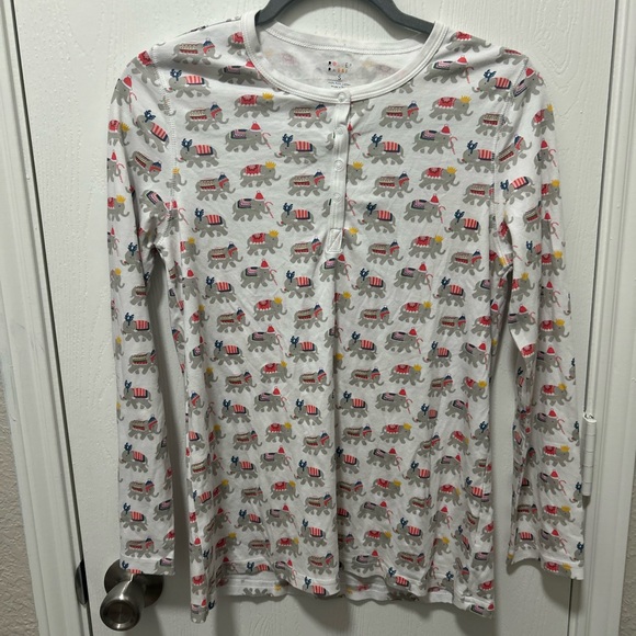 Roller Rabbit Other - Roller Rabbit Long Sleeved Christmas Hathi top Size small
